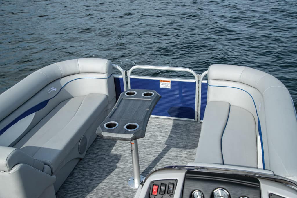 Bennington 22SVSR bow seating