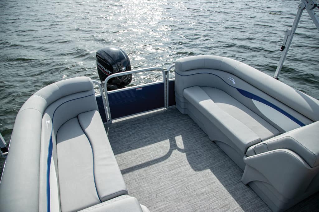 Bennington 22SVSR aft seating