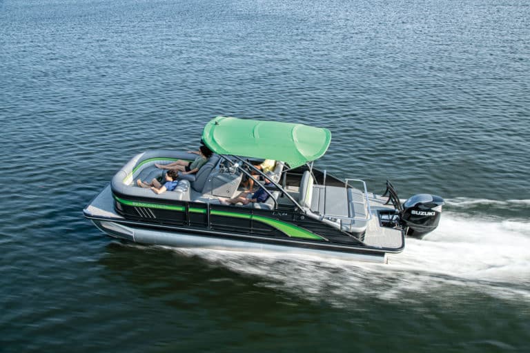 Bennington 24LXSBA leisurely cruising