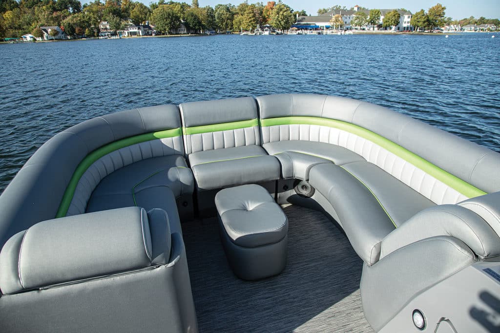 Bennington 24LXSBA bow seating