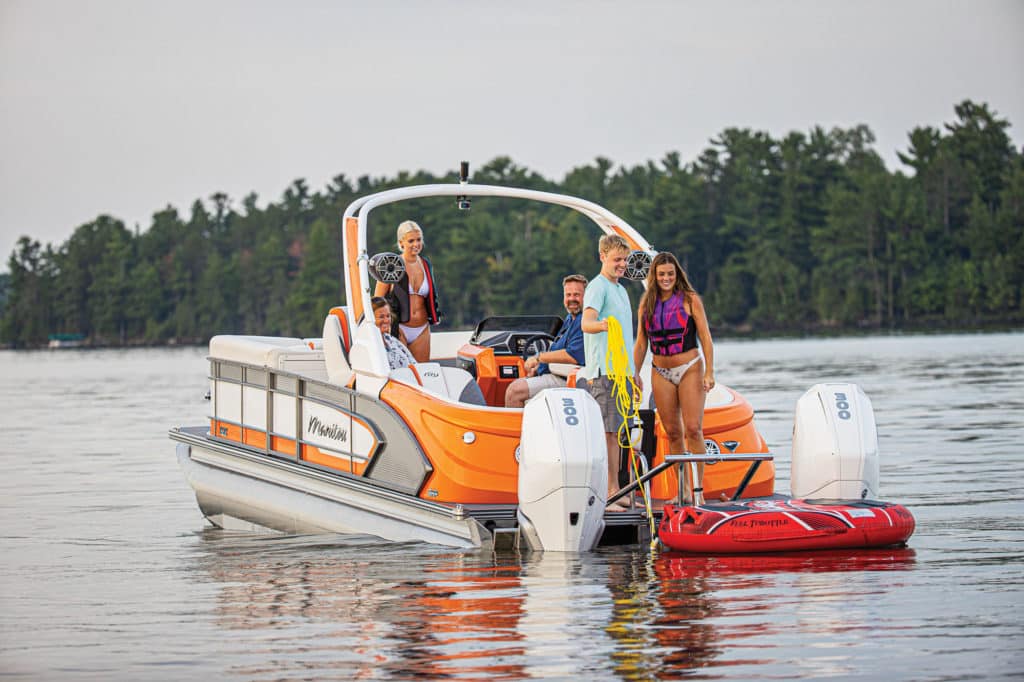 Manitou 25 LX RXF Dual Engine getting ready for watersports