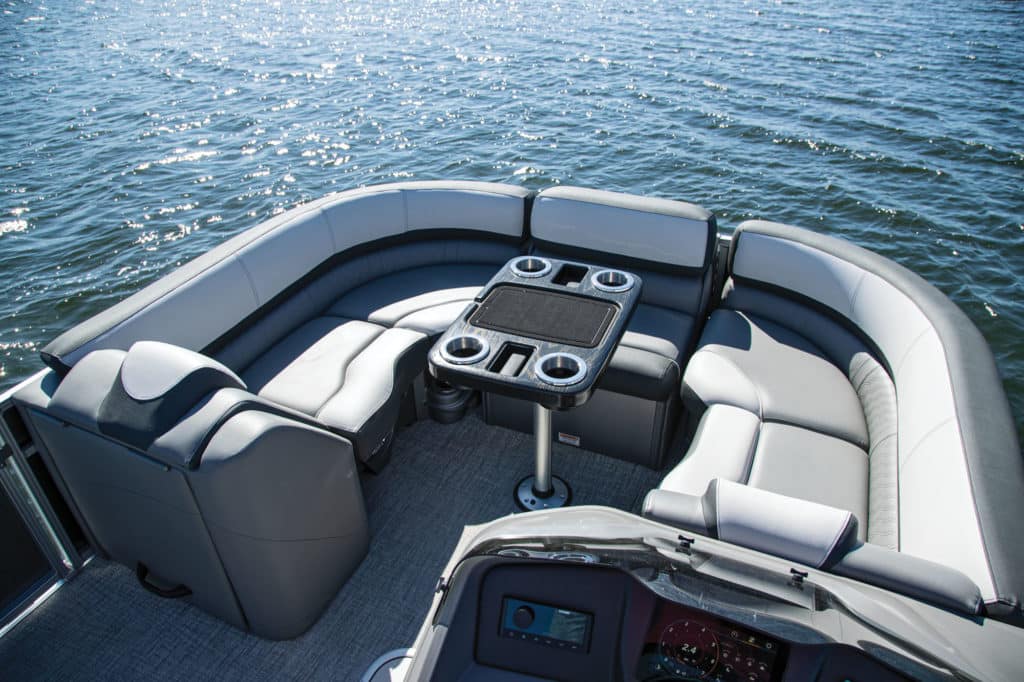 Tahoe 2485 LTZ Quad Lounge bow seating