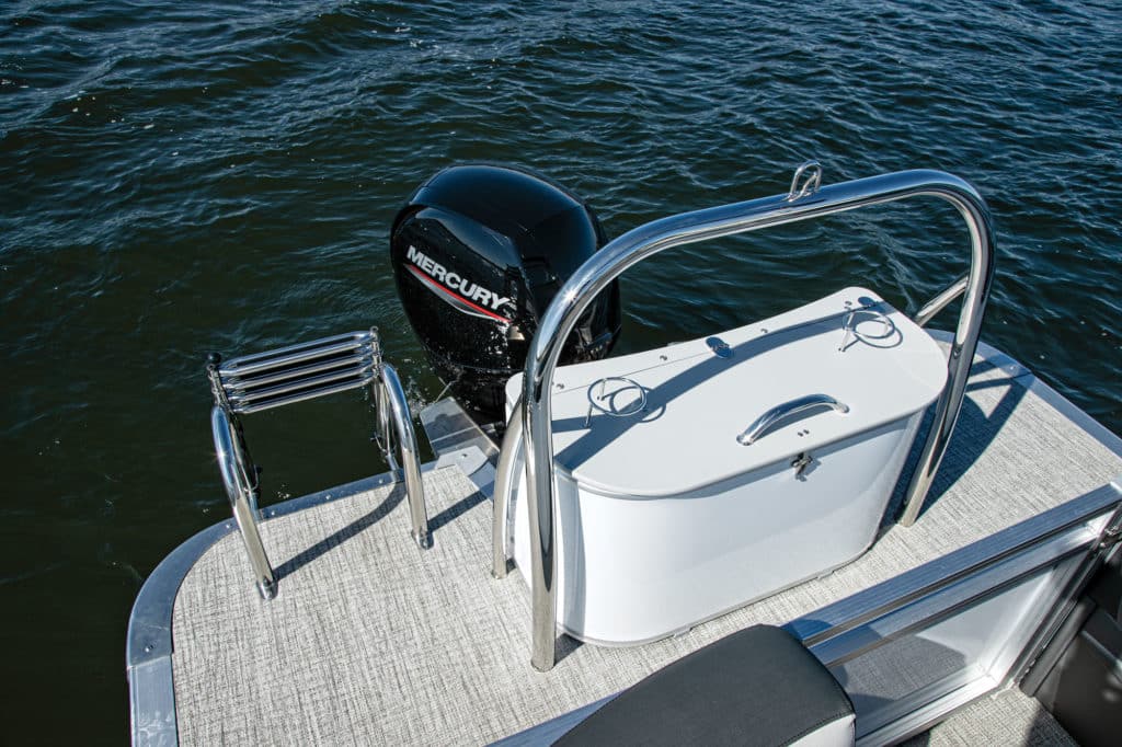 Tahoe 2485 LTZ Quad Lounge aft platform