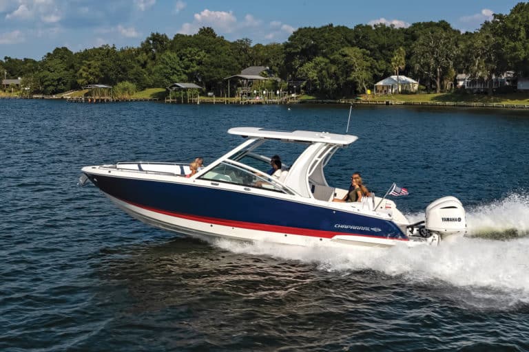 Chaparral 300 OSX running on the lake