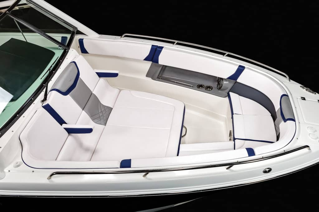 Chaparral 300 OSX bow seating