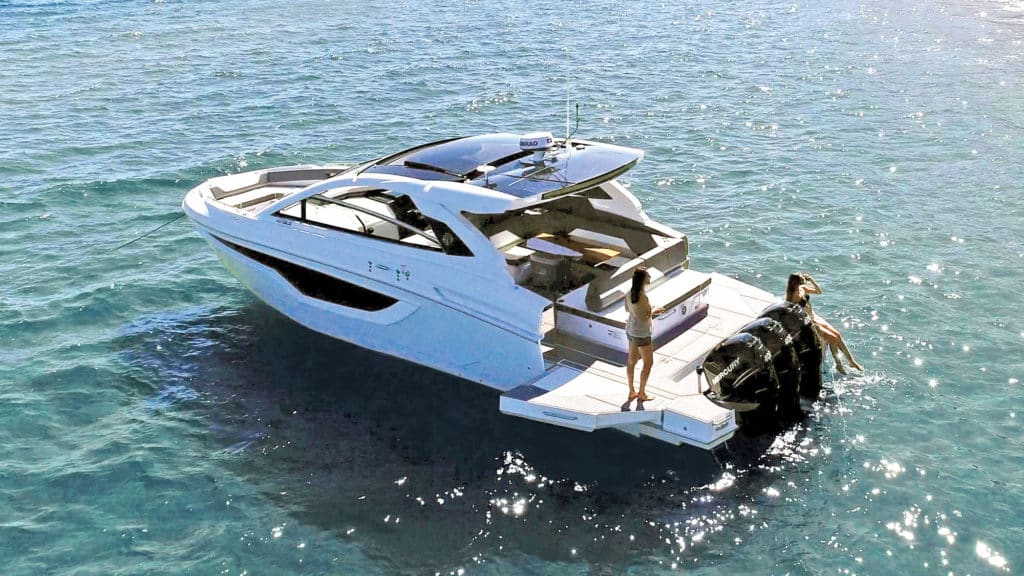 Cruisers Yachts 42 GLS aft platform