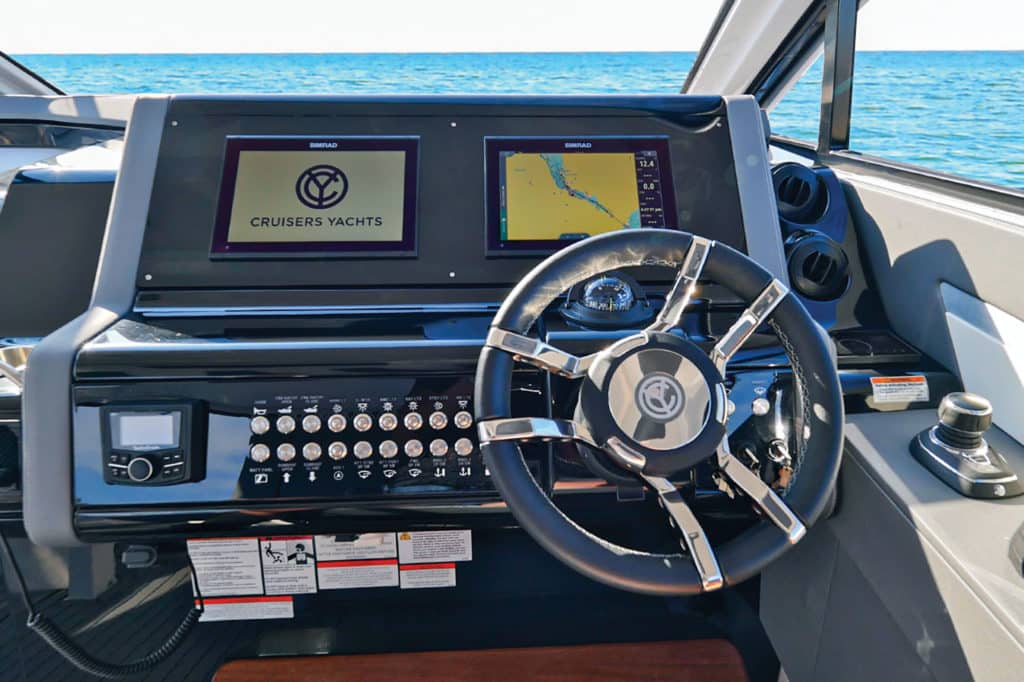 Cruisers Yachts 42 GLS helm