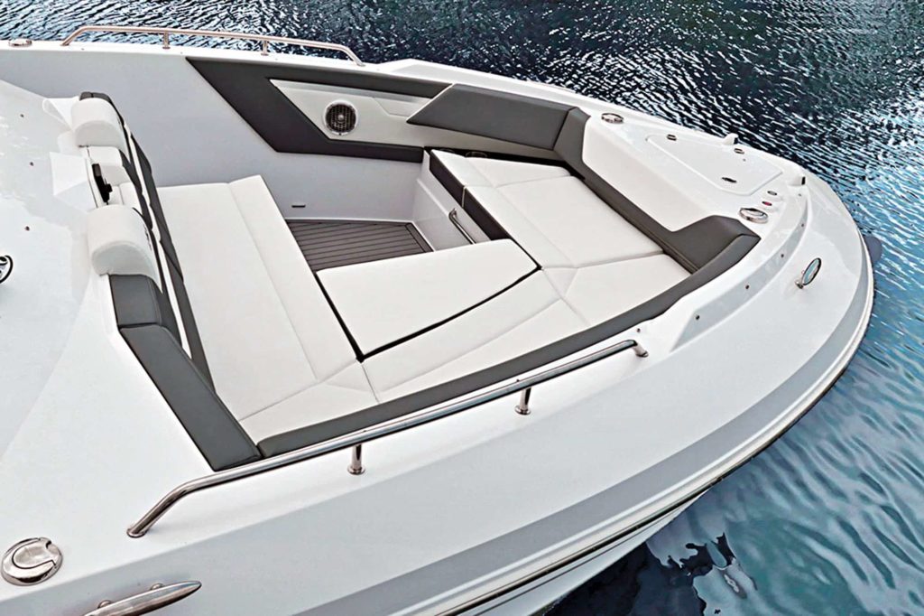 Cruisers Yachts 42 GLS bow seating