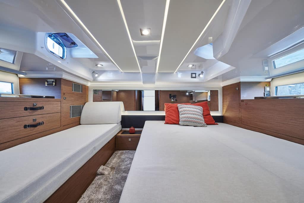 Jeanneau Leader 12.5 cabin