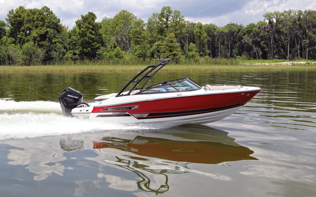 Monterey 215 SS running on the river