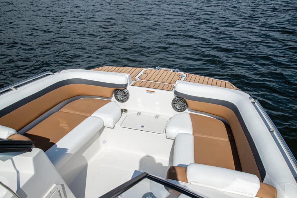 Starcraft SVX 210 OB bow seating