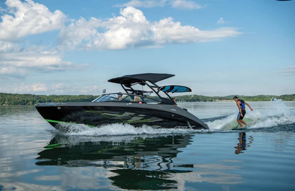 Yamaha 255XD pulling a wakesurfer