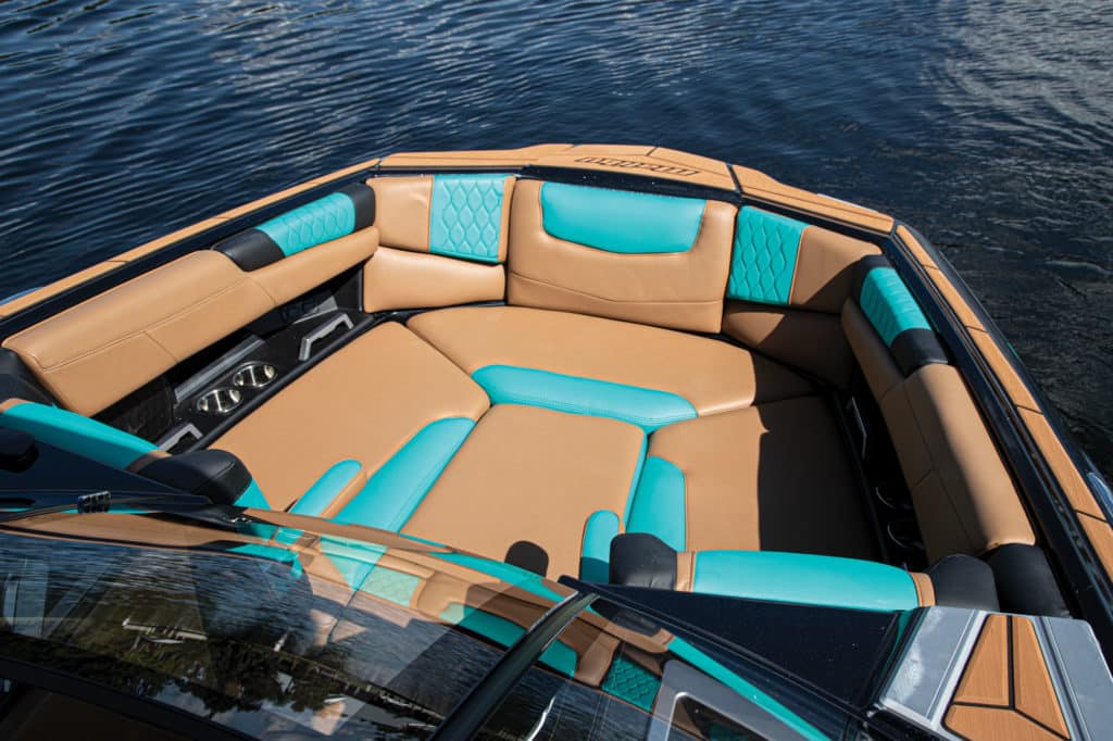 Malibu M220 bow seating