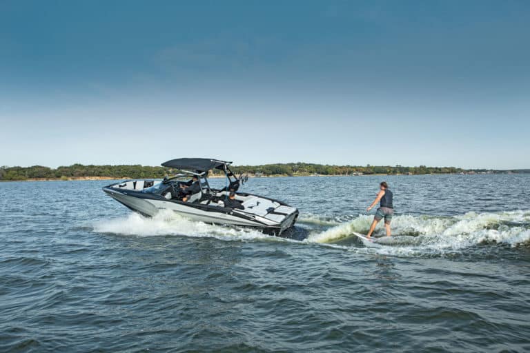 Supreme ZS232 wakesurfing