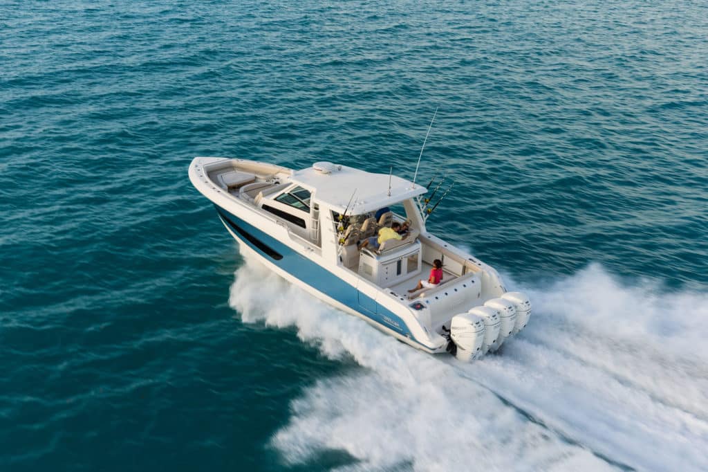 Boston Whaler 420 Outrage running shot