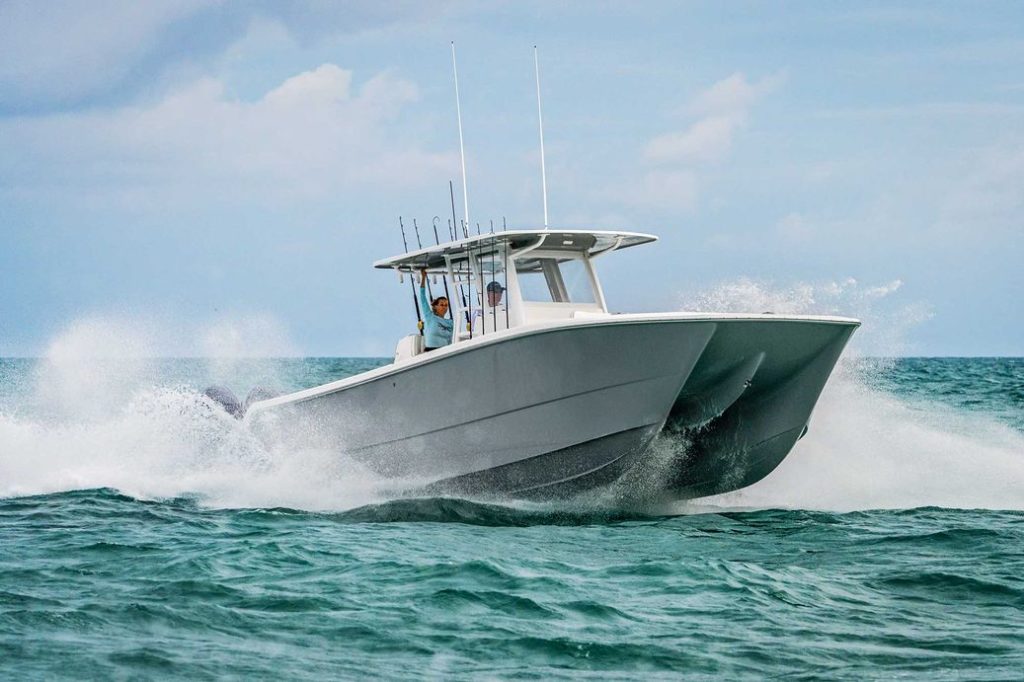 Invincible 35 Cat running offshore