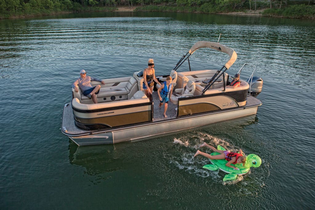 G3 SunCatcher Select 324 RC with family boating
