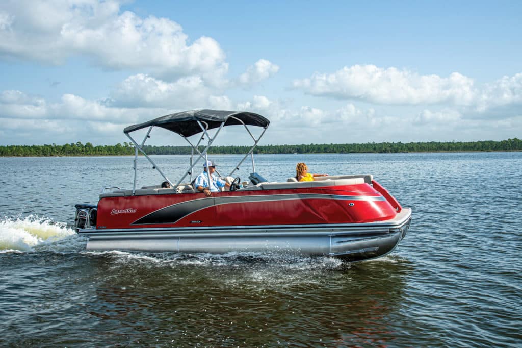 Silver Wave SW3 2410 CLS leisurely cruising around a lake