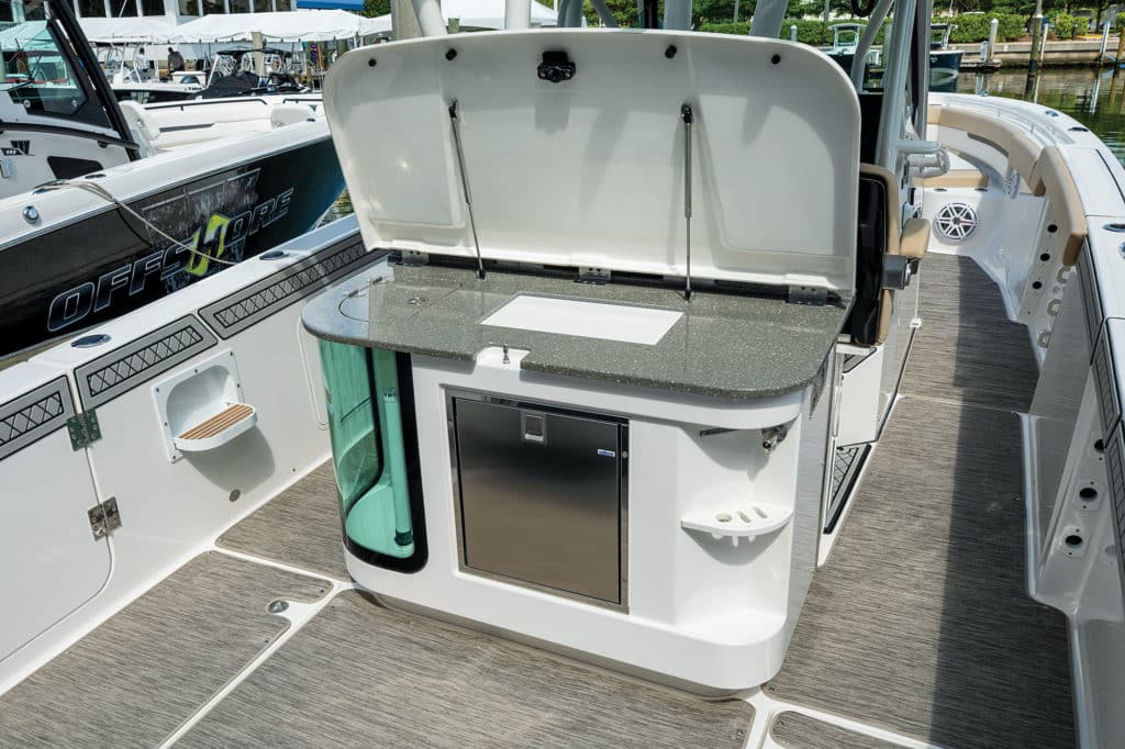 2019 Wellcraft 352 Fisherman