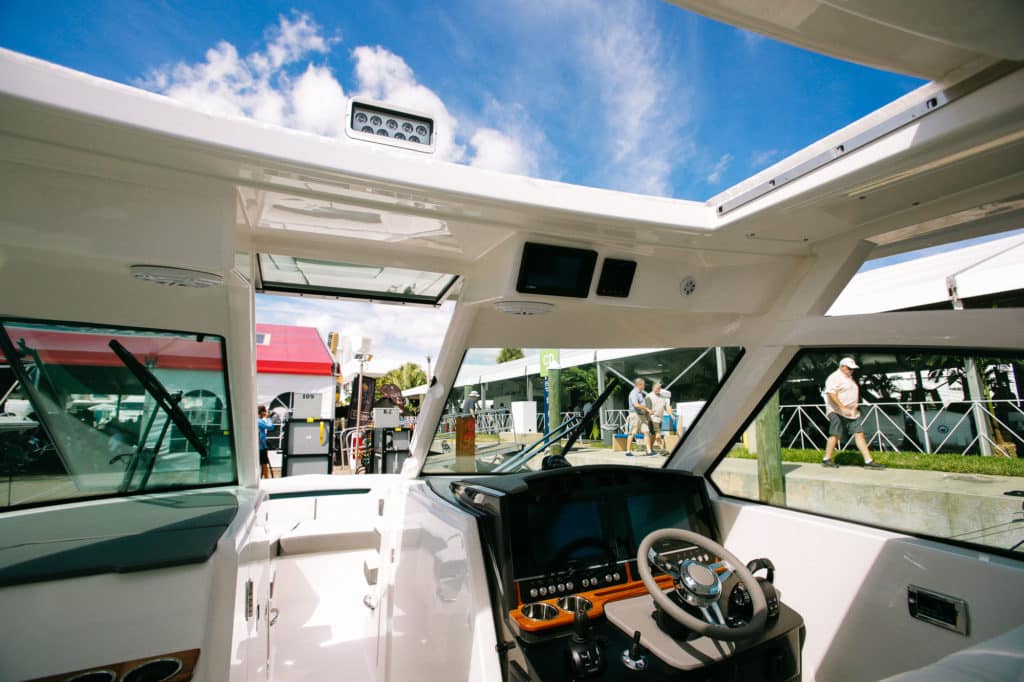 Tiara 34LX DC