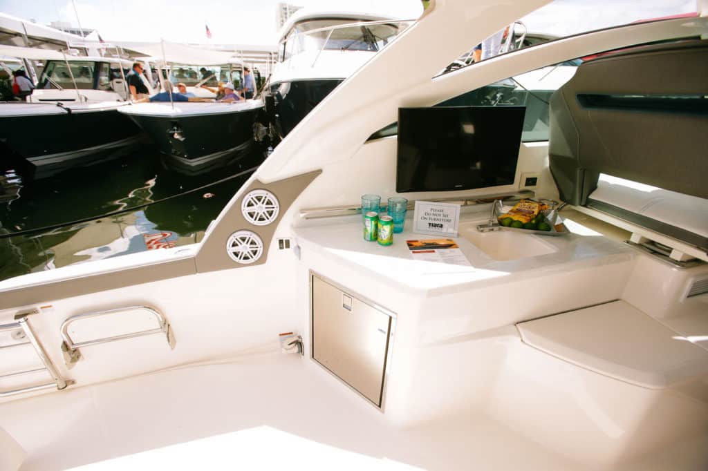 Tiara 34LX DC