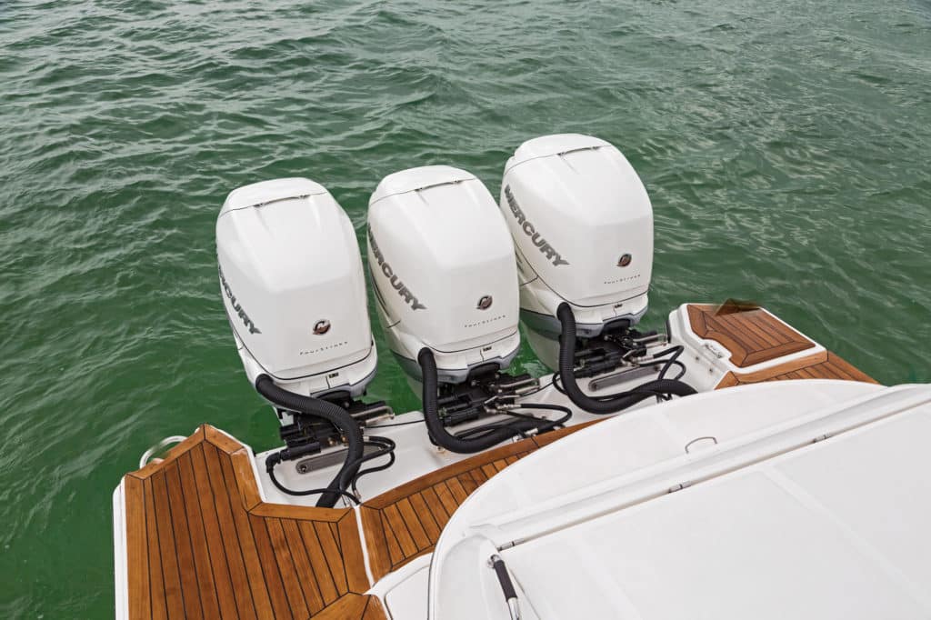 Sea Ray SLX 350 Outboard