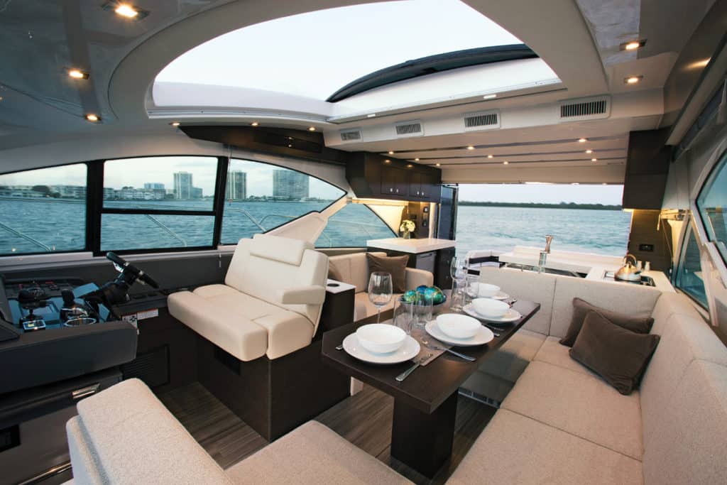 Cruisers Yachts 54 Cantius