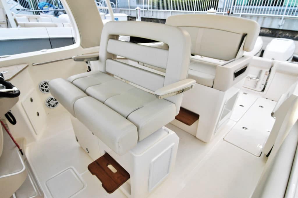 Boston Whaler 350 Realm