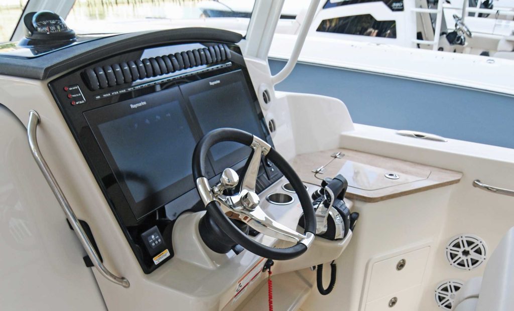 Boston Whaler 350 Realm