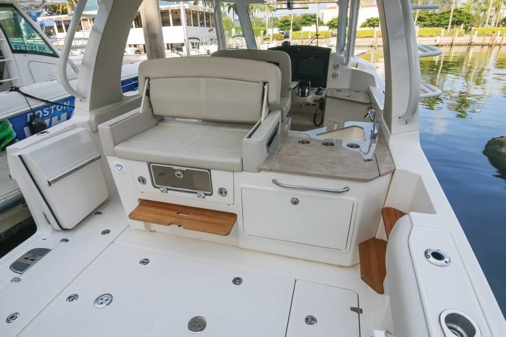 Boston Whaler 350 Realm