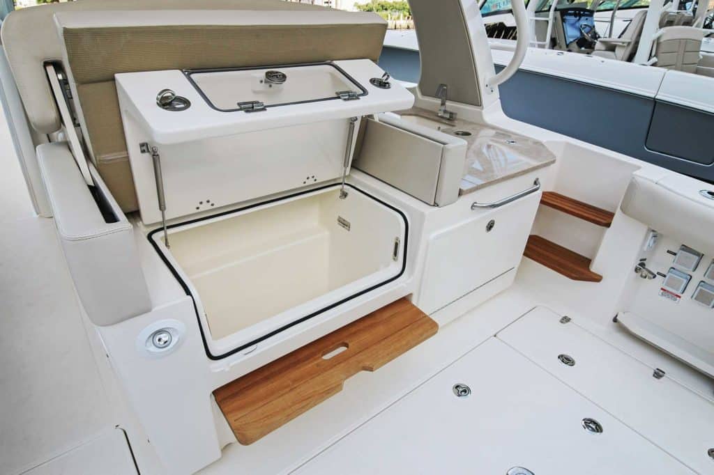 Boston Whaler 350 Realm