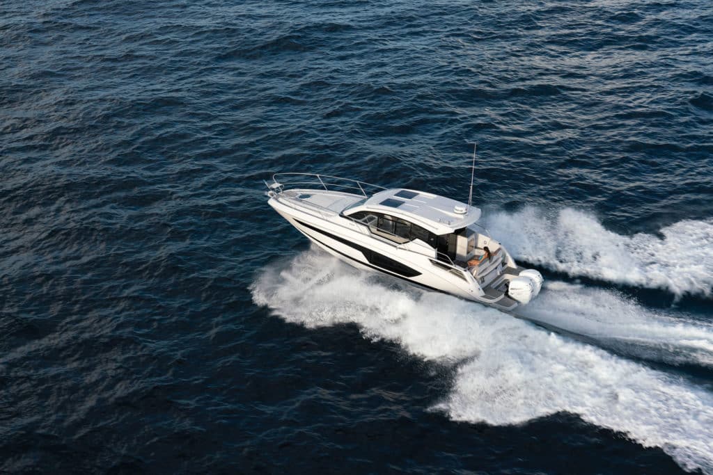 Four Winns Vista 355 Boat Test