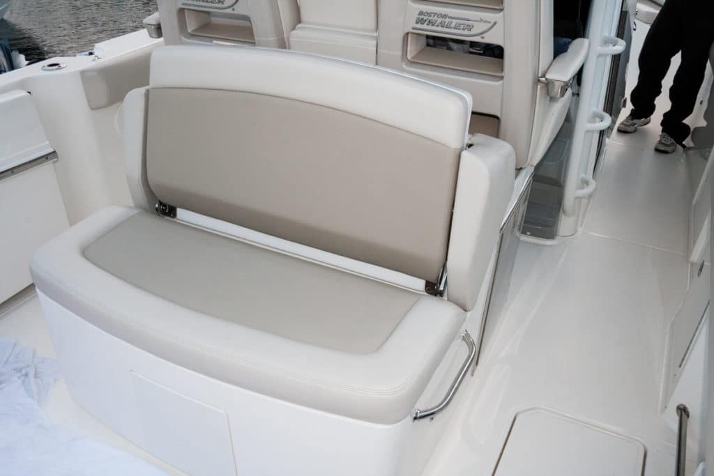 Boston Whaler 330 Outrage