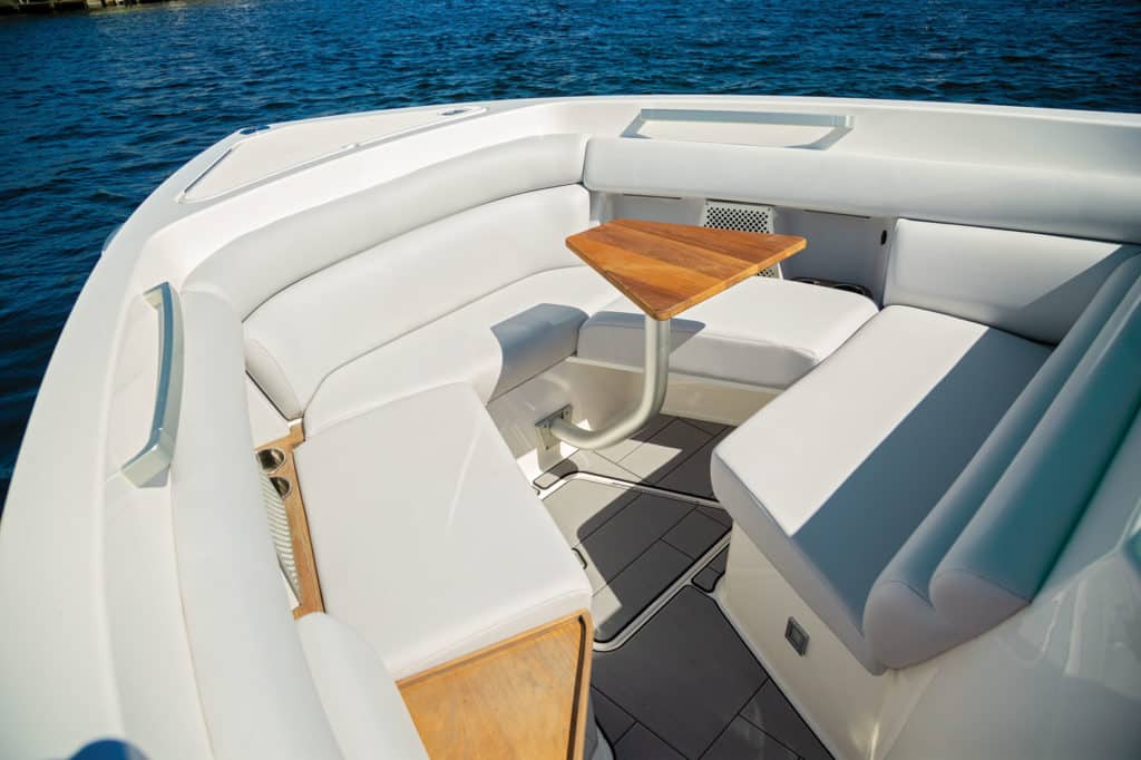 Aviara AV 32 Bow Seating