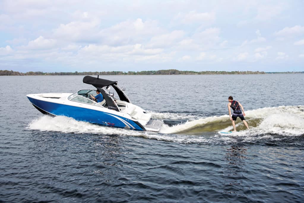 Forward Drive Wakesurfing: Cobalt R5 WSS Surf