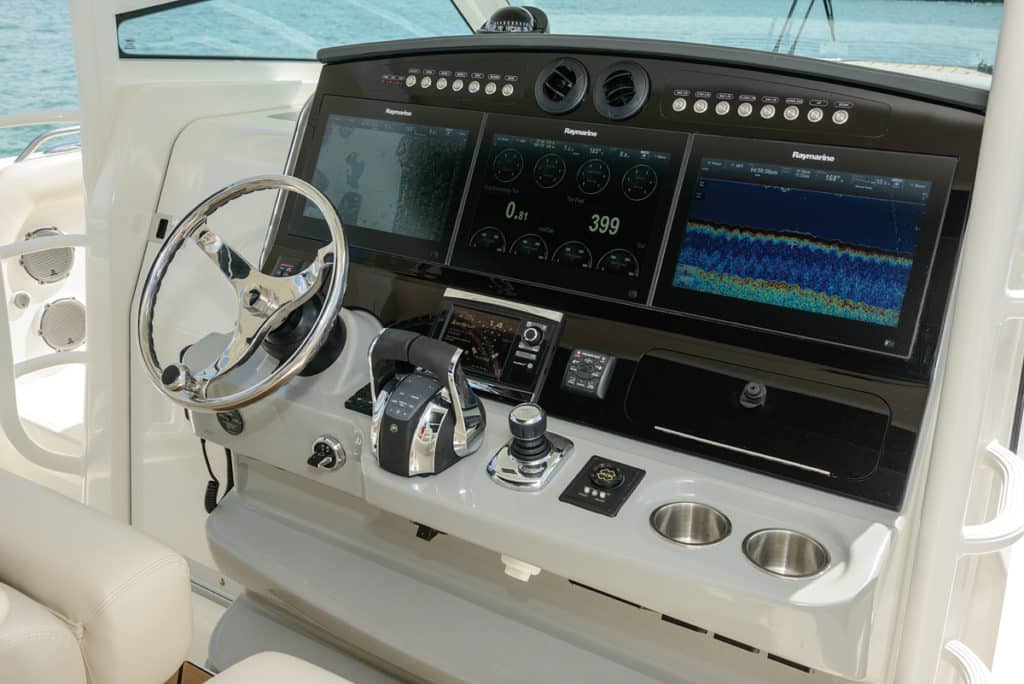 Boston Whaler 420 Outrage