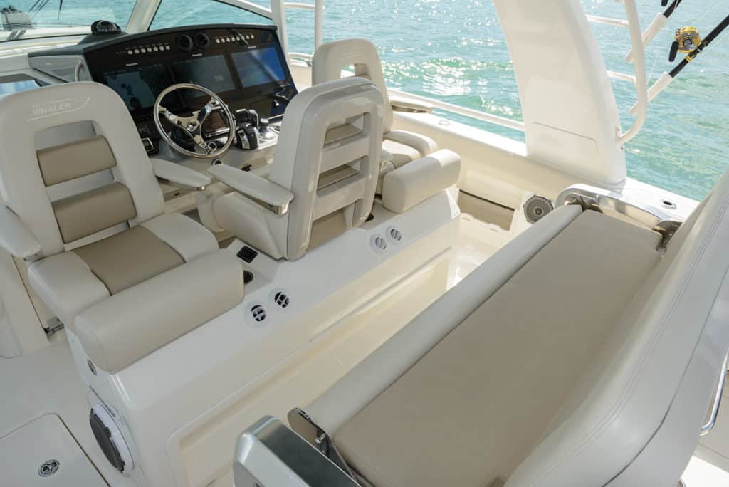 Boston Whaler 420 Outrage