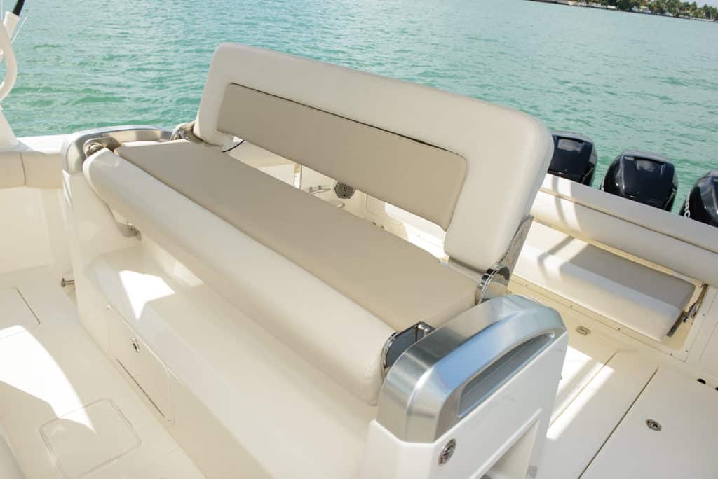 Boston Whaler 420 Outrage