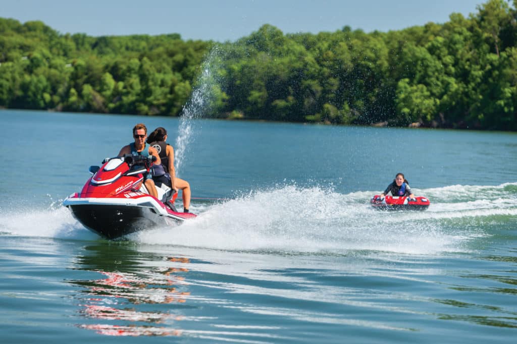 Yamaha FX Limited SVHO pulling tubers