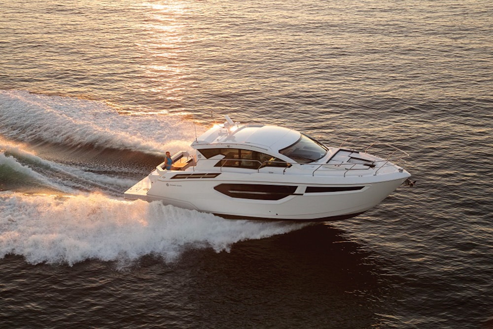 Cruisers Yachts Cantius 42