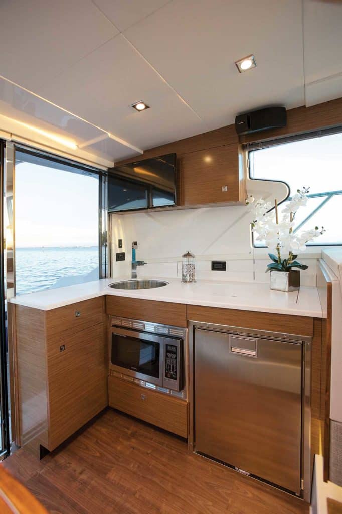 Cruisers Yachts Cantius 42