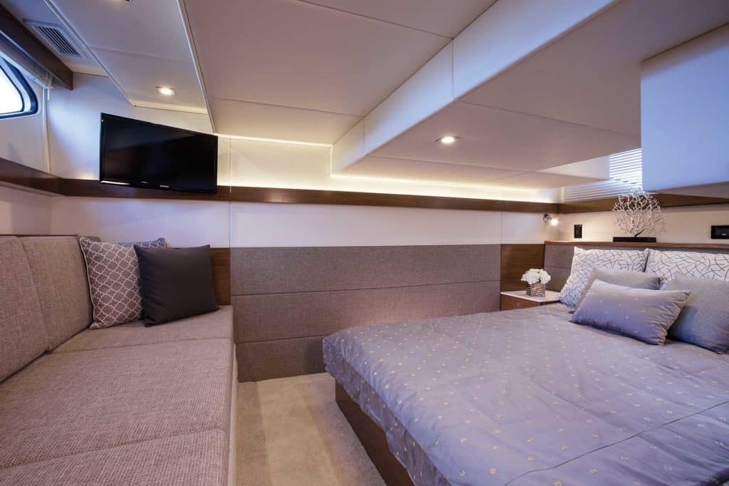 Cruisers Yachts Cantius 42