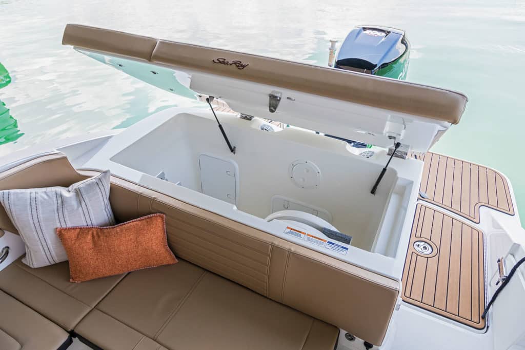 Transom storage on the Sea Ray 230 SPX