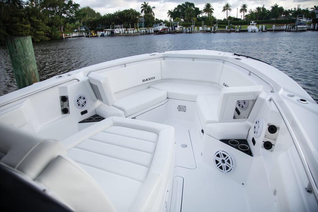 Blackfin 332 CC bow seating