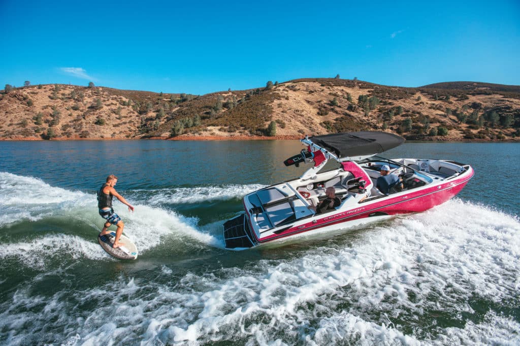 Centurion Vi22 wakesurfing