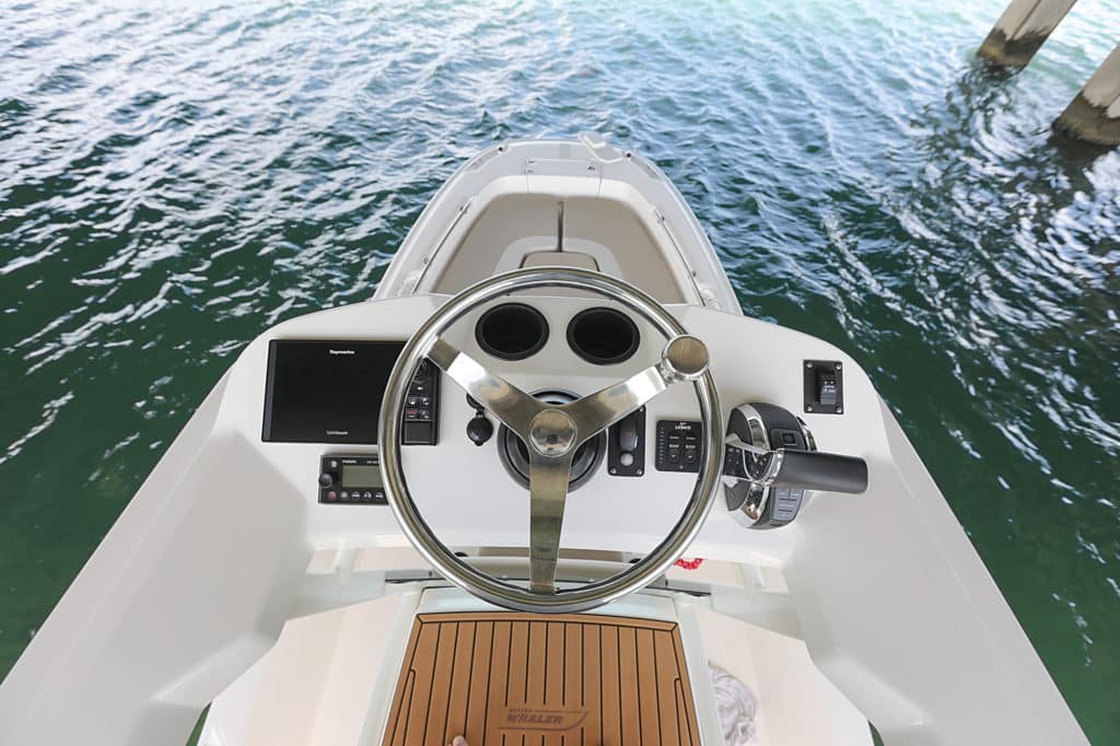 Boston Whaler 240 Dauntless Pro