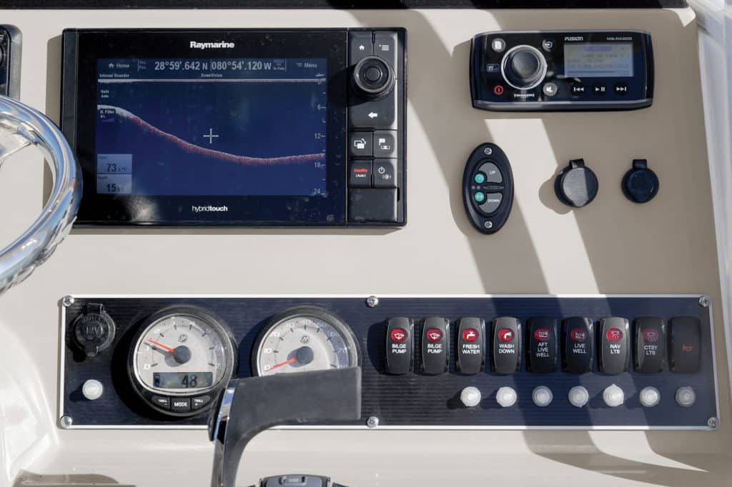 Boston Whaler 240 Dauntless Pro