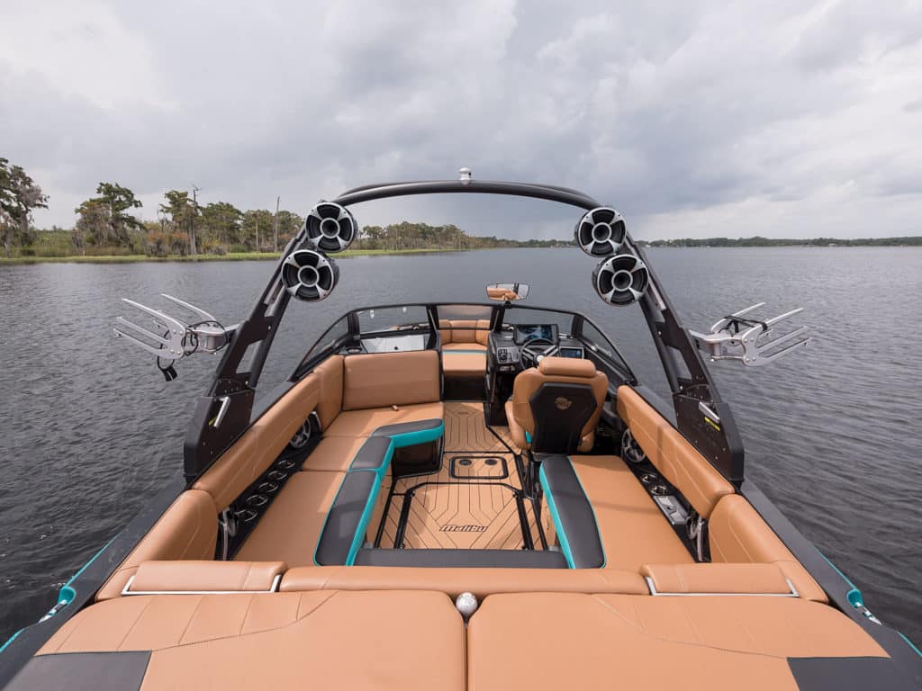 Malibu 22 LSV cockpit seating