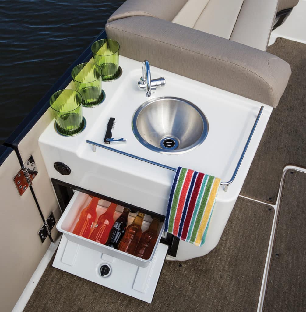 2016 Pontoon Buyers Guide: Bayliner Element XR7