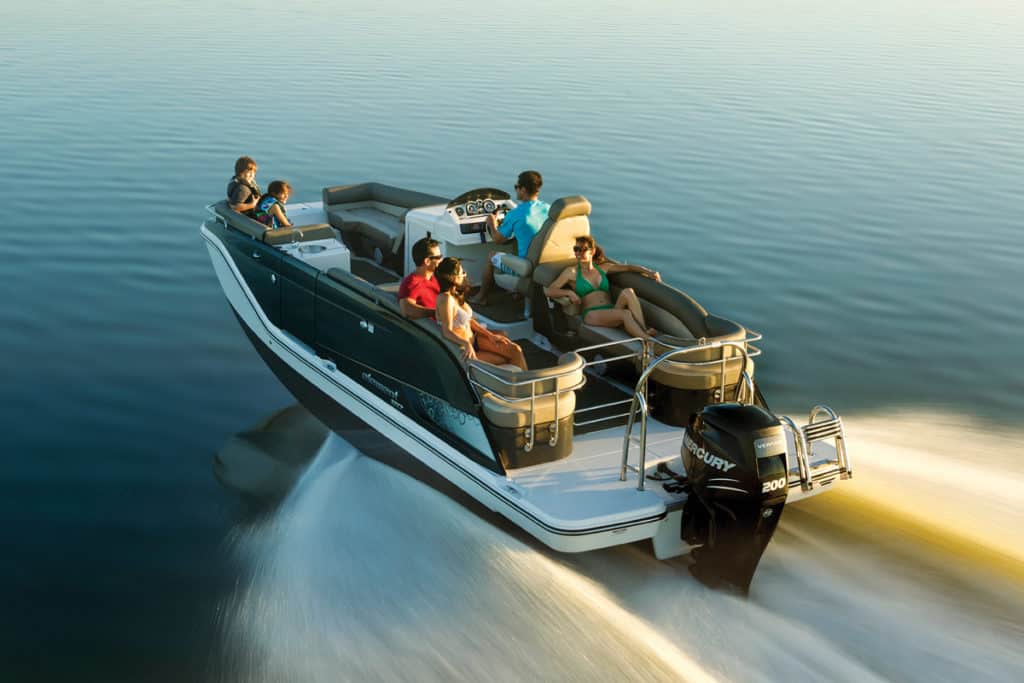 2016 Boat Buyers Guide: Bayliner Element XR7